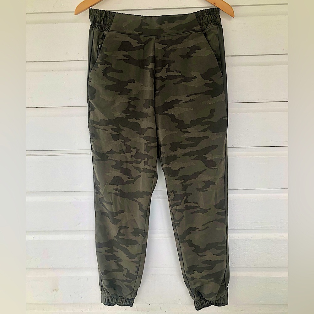 Athleta Brooklyn Textured Lined Jogger in Olive Camo Size 2P